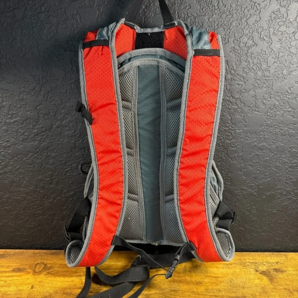 Quest‎ Hydration Pack Red Gray Honeycomb Ripstop Nylon Hiking Backpack One Size
